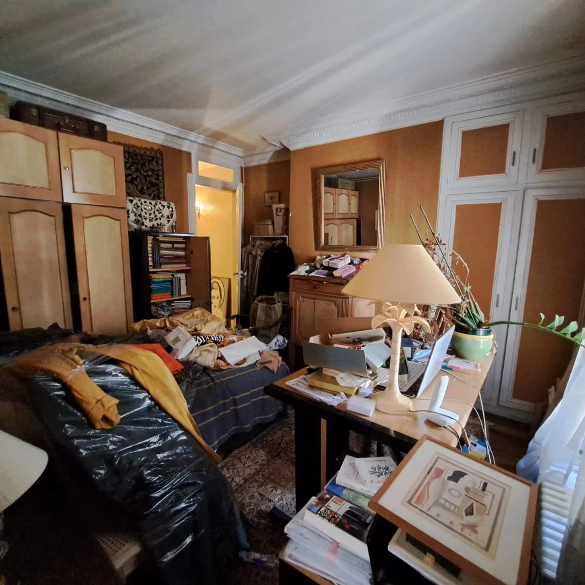 Avant — Vide-appartement après succession