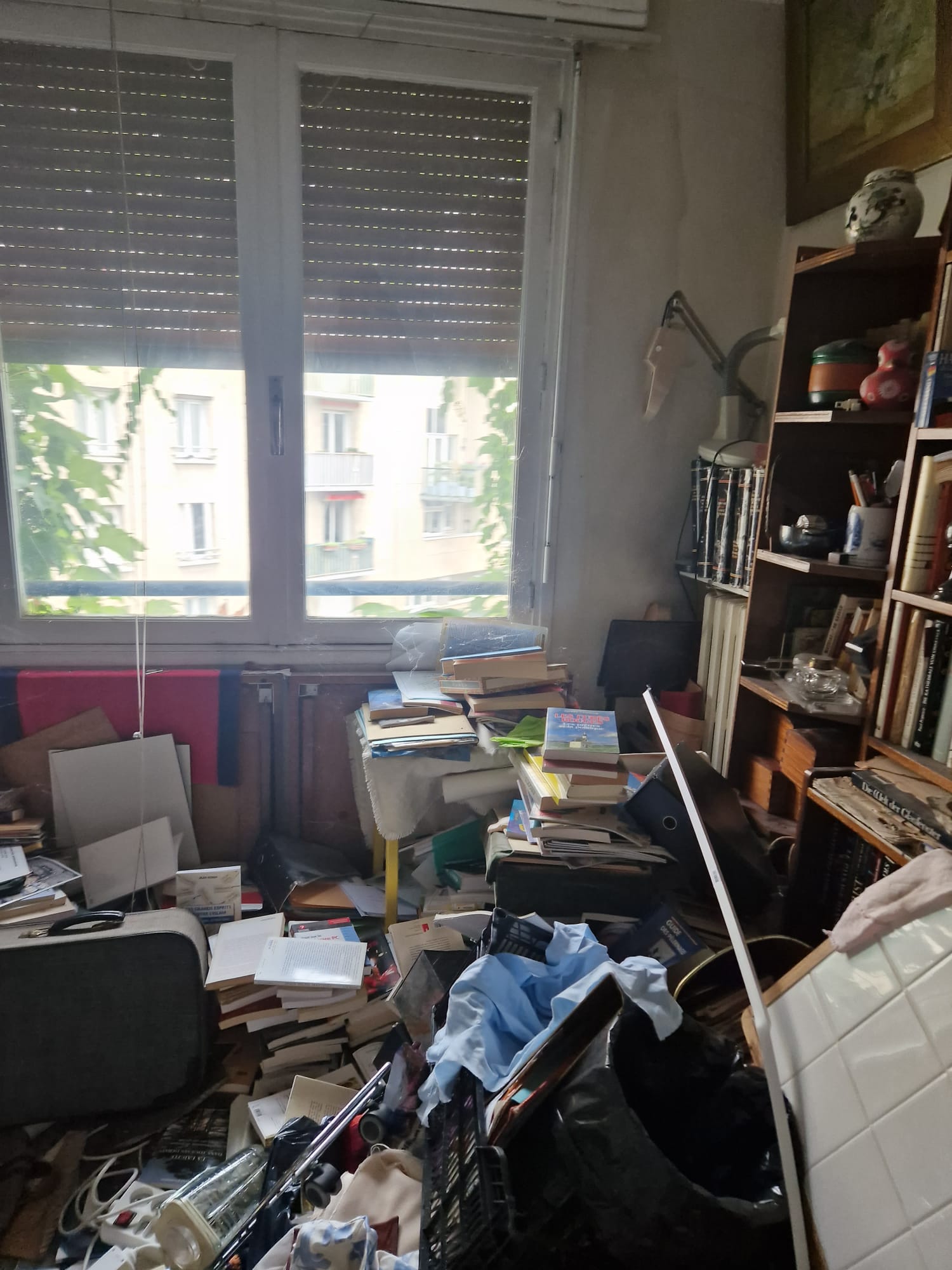 Avant — Débarras de bureau et bibliothèque