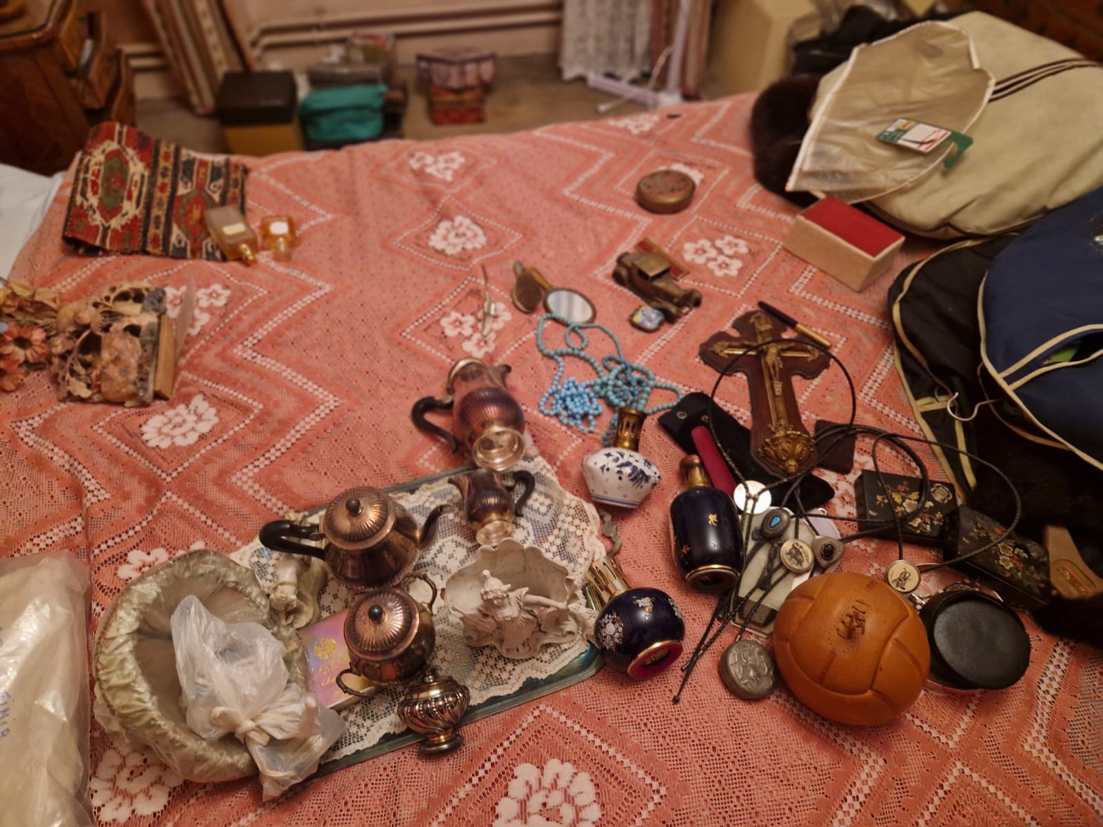 Objets de valeur mis de côté avant tri