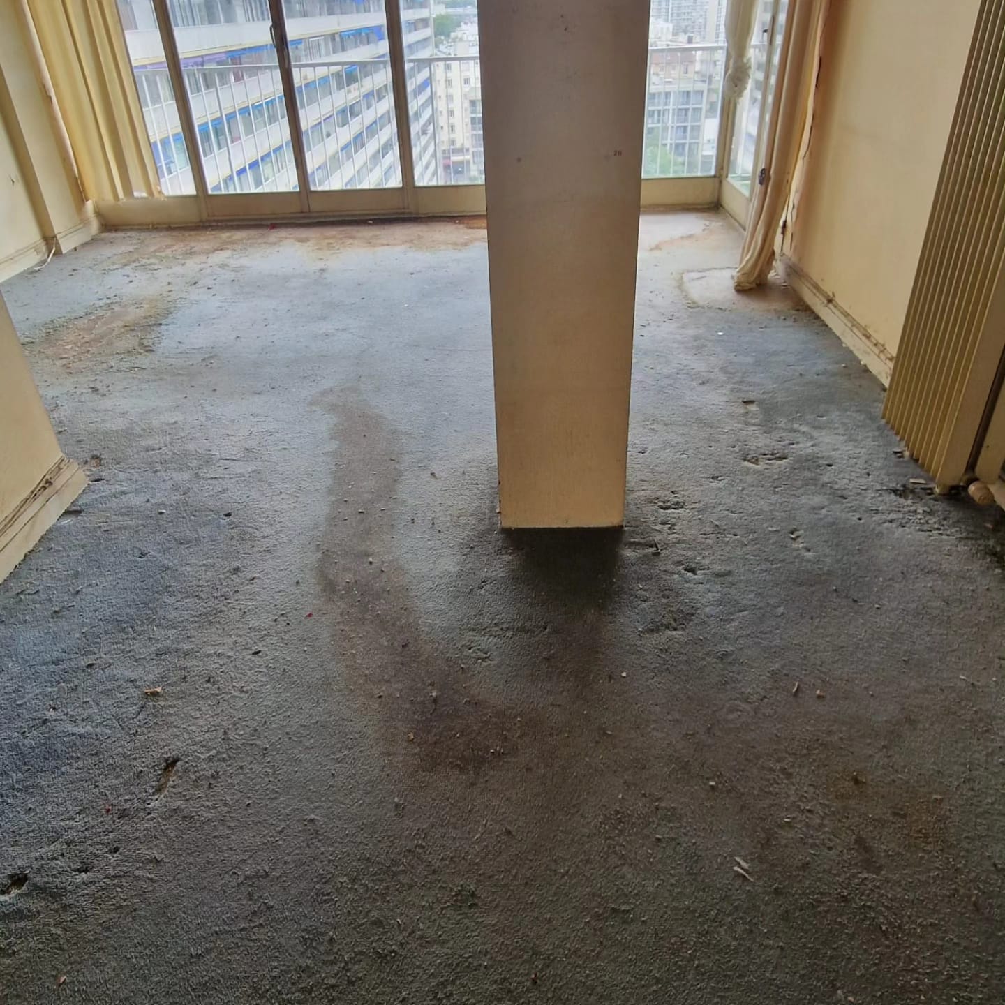 Après — Vide-appartement avec vue — encombrement total